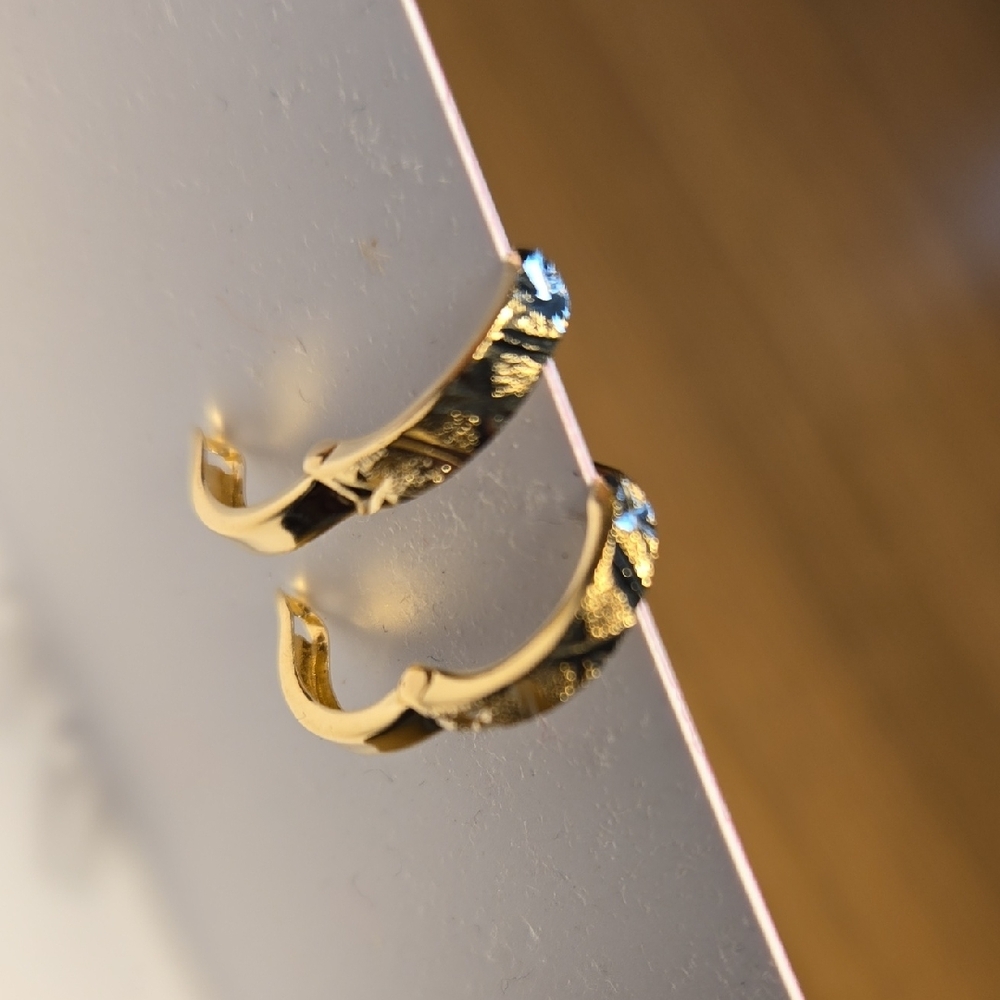 10k Solid Gold Patterned Hoop Earrings. - image 5